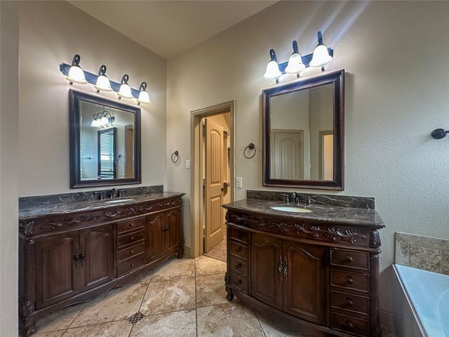 422 Calvert Drive, Midlothian, TX 76065