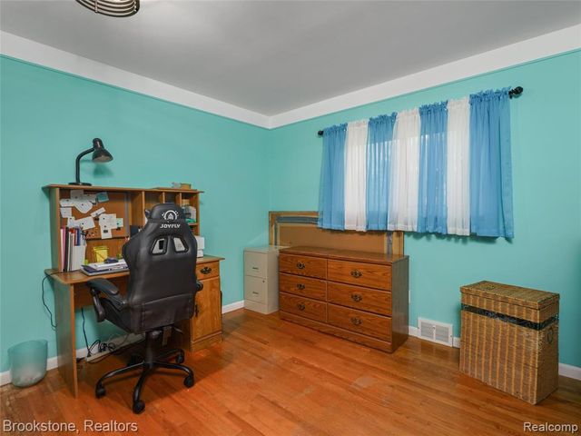 6042 Ravenswood Drive, Utica, MI 48316