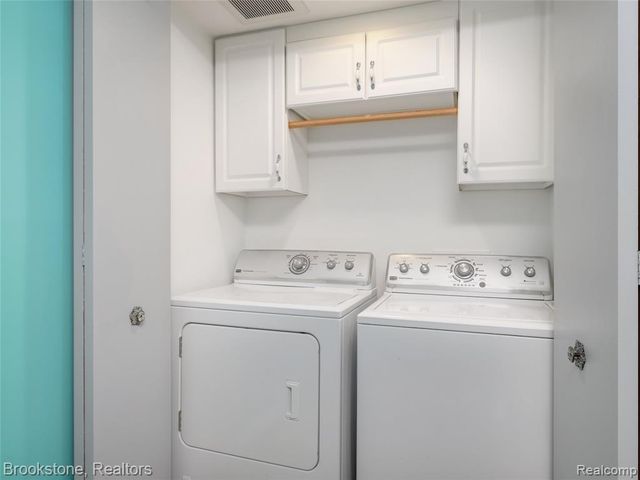 6042 Ravenswood Drive, Utica, MI 48316