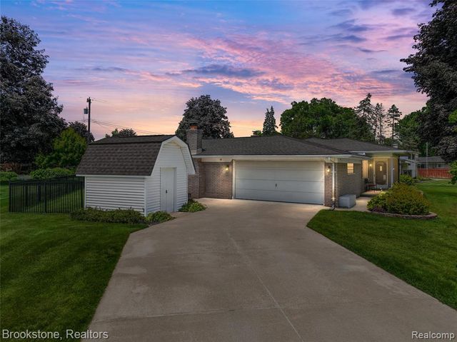 6042 Ravenswood Drive, Utica, MI 48316