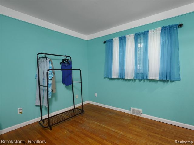 6042 Ravenswood Drive, Utica, MI 48316