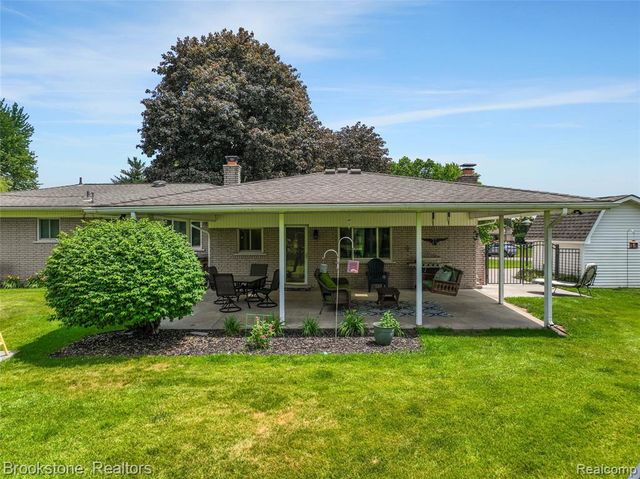 6042 Ravenswood Drive, Utica, MI 48316