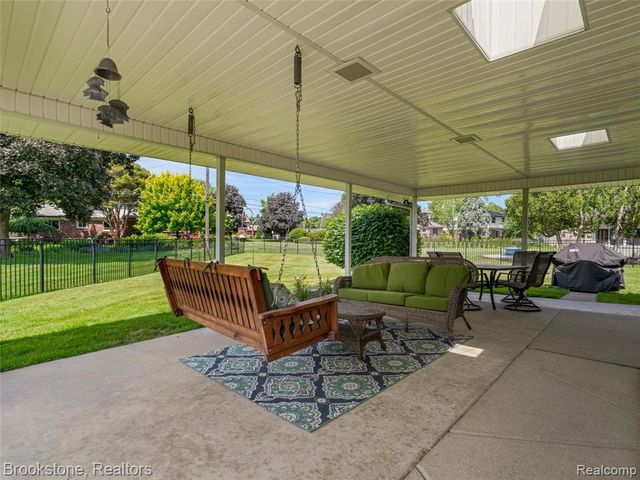 6042 Ravenswood Drive, Utica, MI 48316