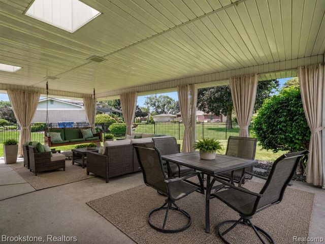 6042 Ravenswood Drive, Utica, MI 48316