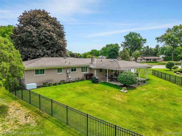 6042 Ravenswood Drive, Utica, MI 48316