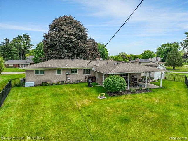 6042 Ravenswood Drive, Utica, MI 48316