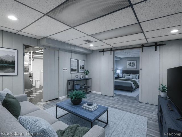 6042 Ravenswood Drive, Utica, MI 48316