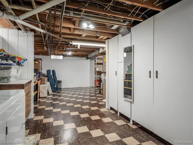 6042 Ravenswood Drive, Utica, MI 48316