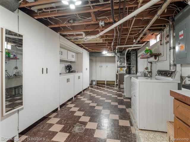 6042 Ravenswood Drive, Utica, MI 48316