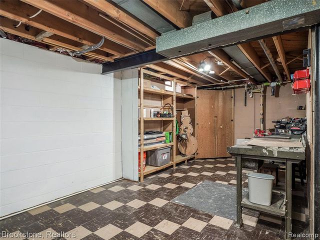 6042 Ravenswood Drive, Utica, MI 48316