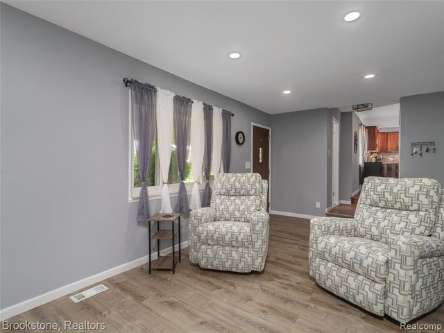 6042 Ravenswood Drive, Utica, MI 48316