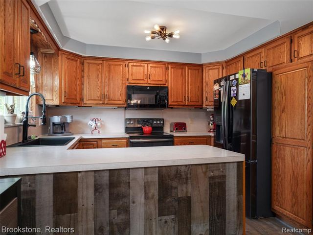6042 Ravenswood Drive, Utica, MI 48316