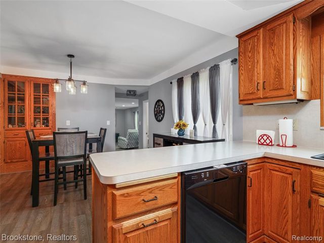 6042 Ravenswood Drive, Utica, MI 48316