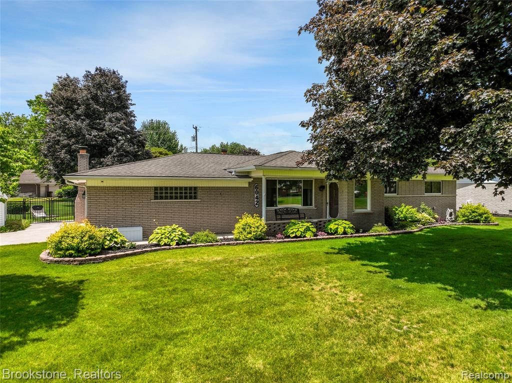 6042 Ravenswood Drive, Utica, MI 48316