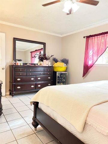 15119 Mcleod Drive, Houston, TX 77060