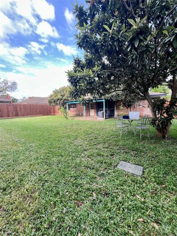 15119 Mcleod Drive, Houston, TX 77060