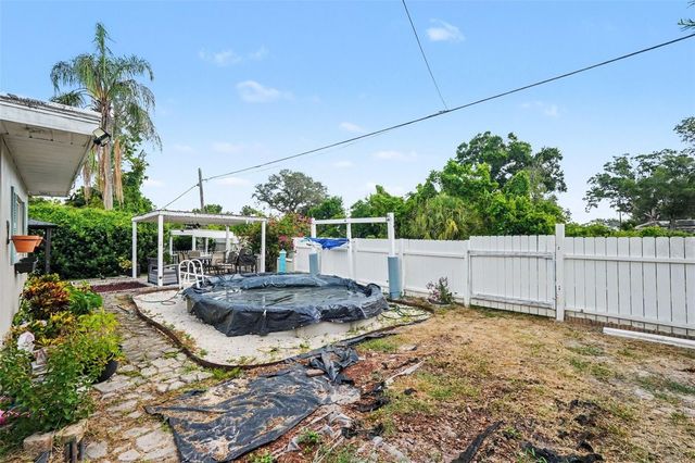 5603 LOWN STREET N, St Petersburg, FL 33714