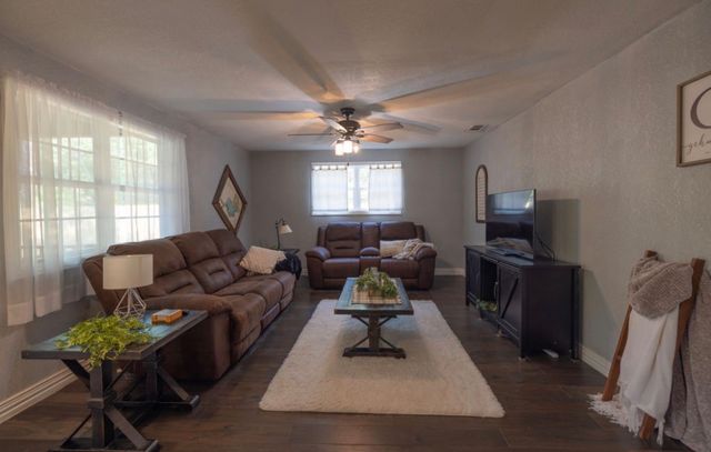 503 Vz County Road 2426, Canton, TX 75103