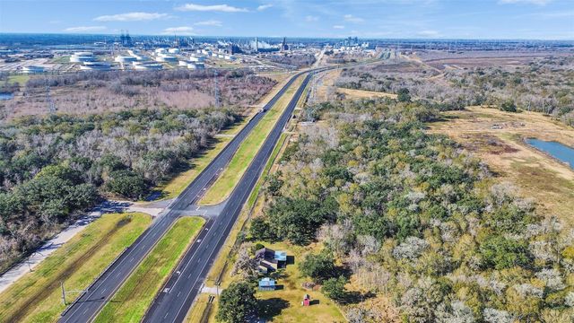 20966 Highway 35, Sweeny, TX 77480