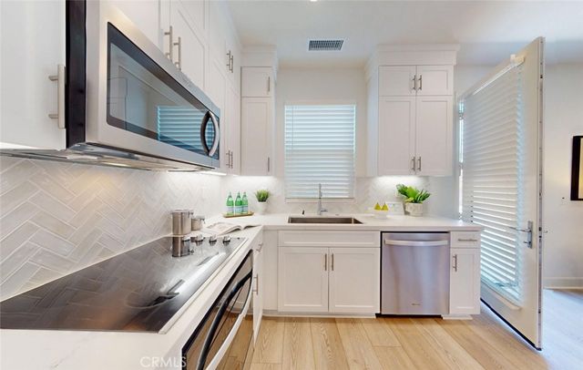 17536 Cameron Lane 105, Huntington Beach, CA 92647