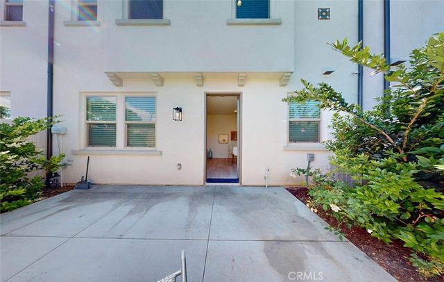 17536 Cameron Lane 105, Huntington Beach, CA 92647