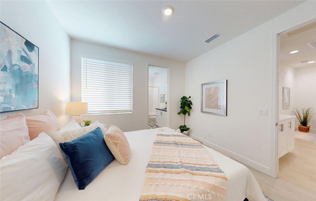 Image 22 of property listing at 17536 Cameron Lane 105, Huntington Beach, CA 92647