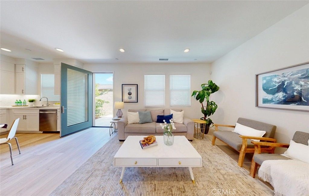 Image 7 of property listing at 17536 Cameron Lane 105, Huntington Beach, CA 92647