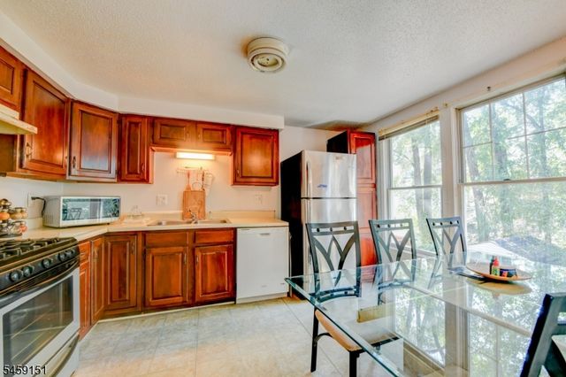 493 Fayette St, Perth Amboy City, NJ 08861