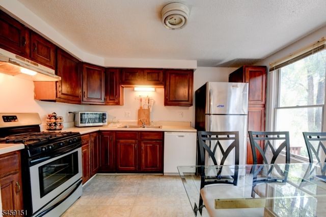 493 Fayette St, Perth Amboy City, NJ 08861