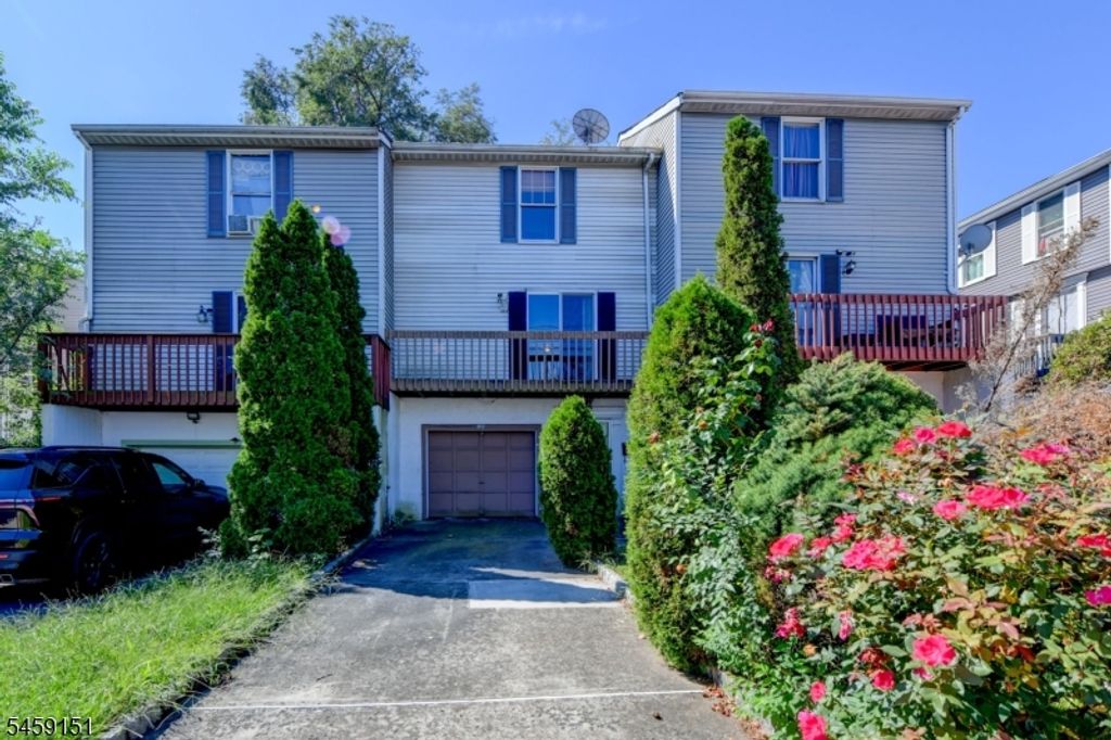 493 Fayette St, Perth Amboy City, NJ 08861