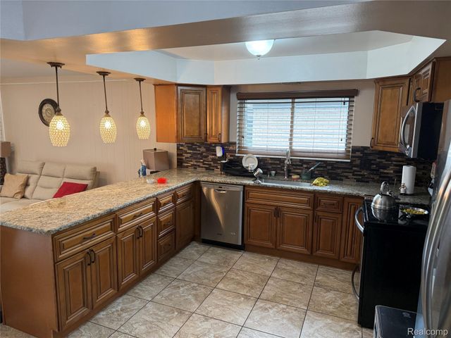 12395 Canterbury Drive, Sterling Heights, MI 48312