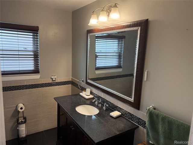 12395 Canterbury Drive, Sterling Heights, MI 48312