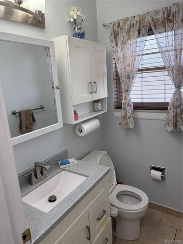 12395 Canterbury Drive, Sterling Heights, MI 48312