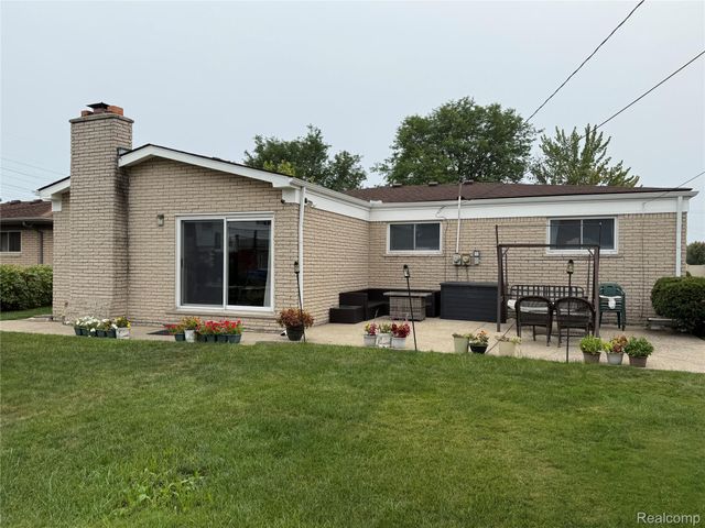 12395 Canterbury Drive, Sterling Heights, MI 48312
