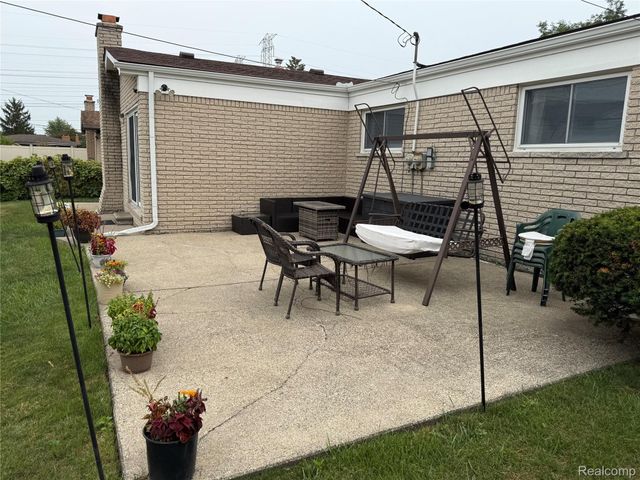 12395 Canterbury Drive, Sterling Heights, MI 48312