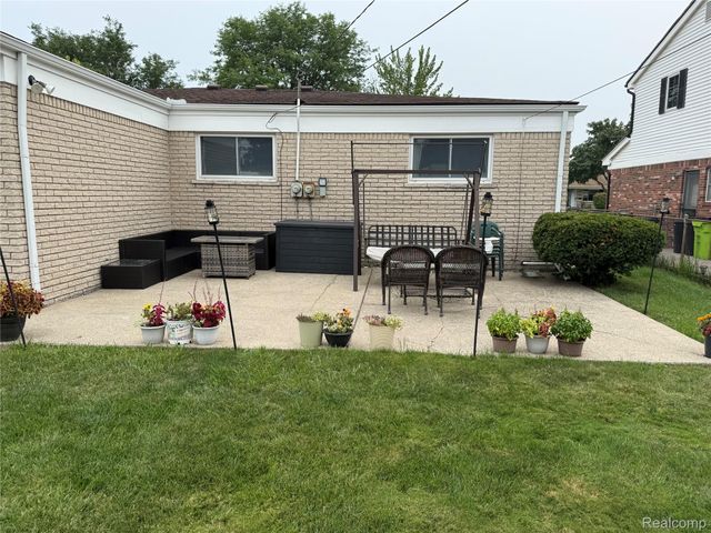 12395 Canterbury Drive, Sterling Heights, MI 48312