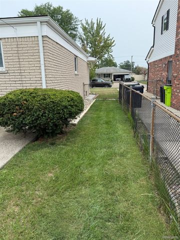 12395 Canterbury Drive, Sterling Heights, MI 48312