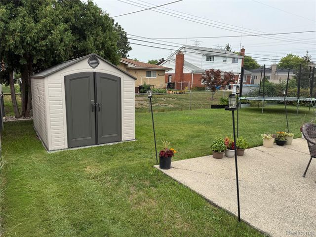 12395 Canterbury Drive, Sterling Heights, MI 48312