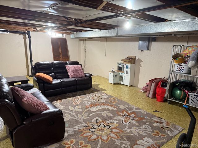 12395 Canterbury Drive, Sterling Heights, MI 48312
