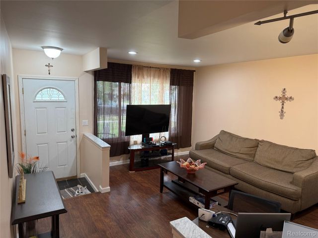 12395 Canterbury Drive, Sterling Heights, MI 48312