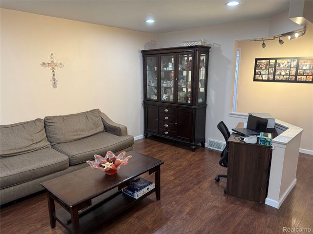 12395 Canterbury Drive, Sterling Heights, MI 48312