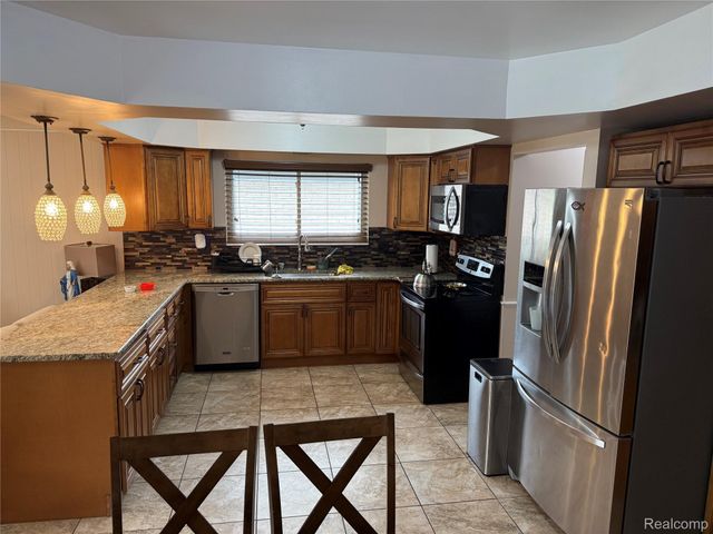 12395 Canterbury Drive, Sterling Heights, MI 48312