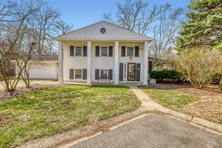 1S538 Bayberry Lane, Wheaton, IL 60189