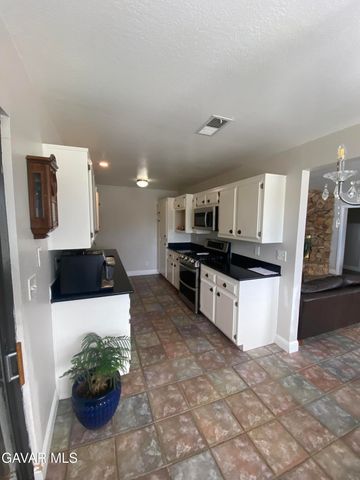 20909 Ridgeway Drive, Tehachapi, CA 93561