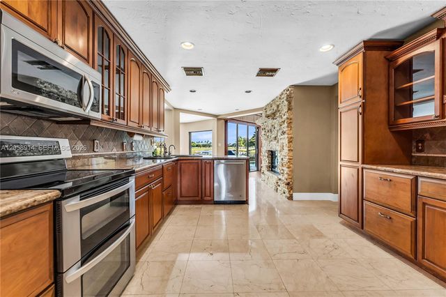 12731 NW 1st Street, Plantation, FL 33325