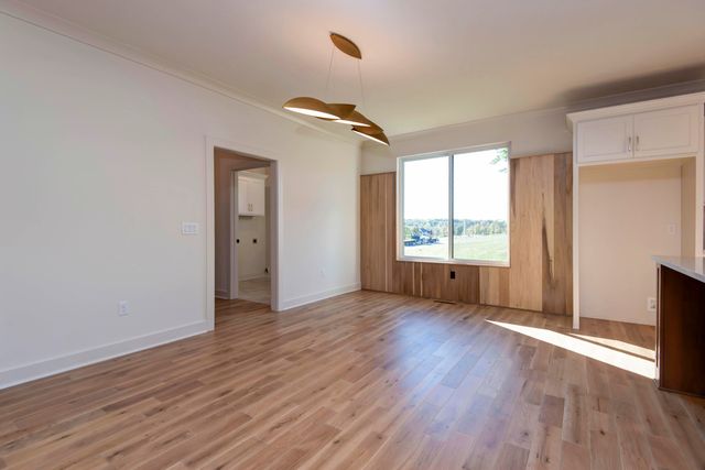 5943 S Clay Avenue, Springfield, MO 65810