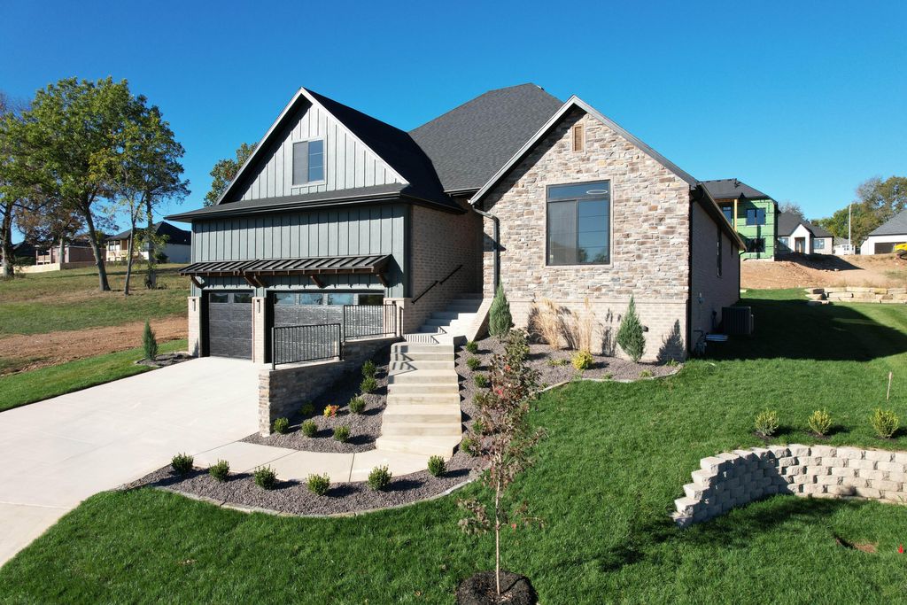 5943 S Clay Avenue, Springfield, MO 65810