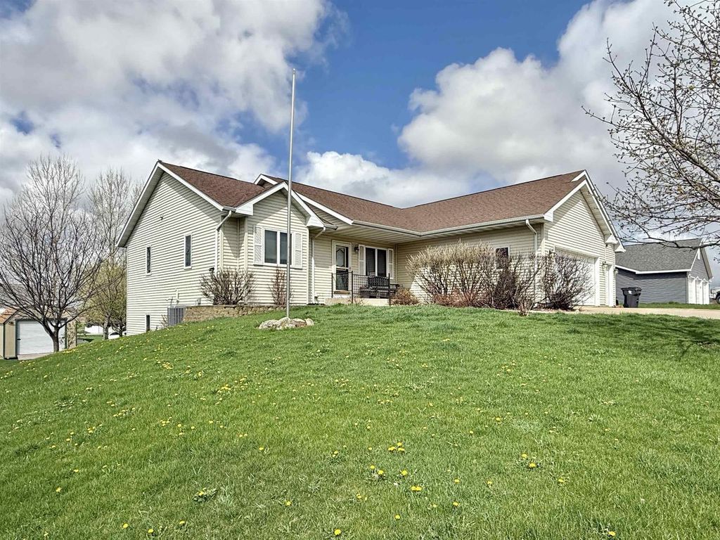 702 East Street, Clinton, WI 53525