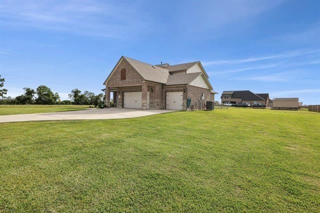2498 Diamond D Drive, Beaumont, TX 77713