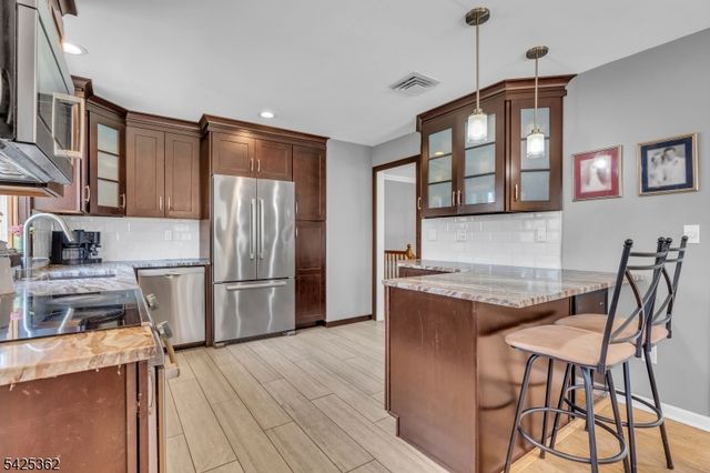 102 Hillcrest Dr, Wayne Twp., NJ 07470